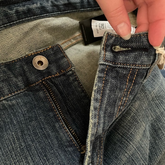 Express. X2 jeans with floral embroidery on back pockets. - Picture 7 of 9